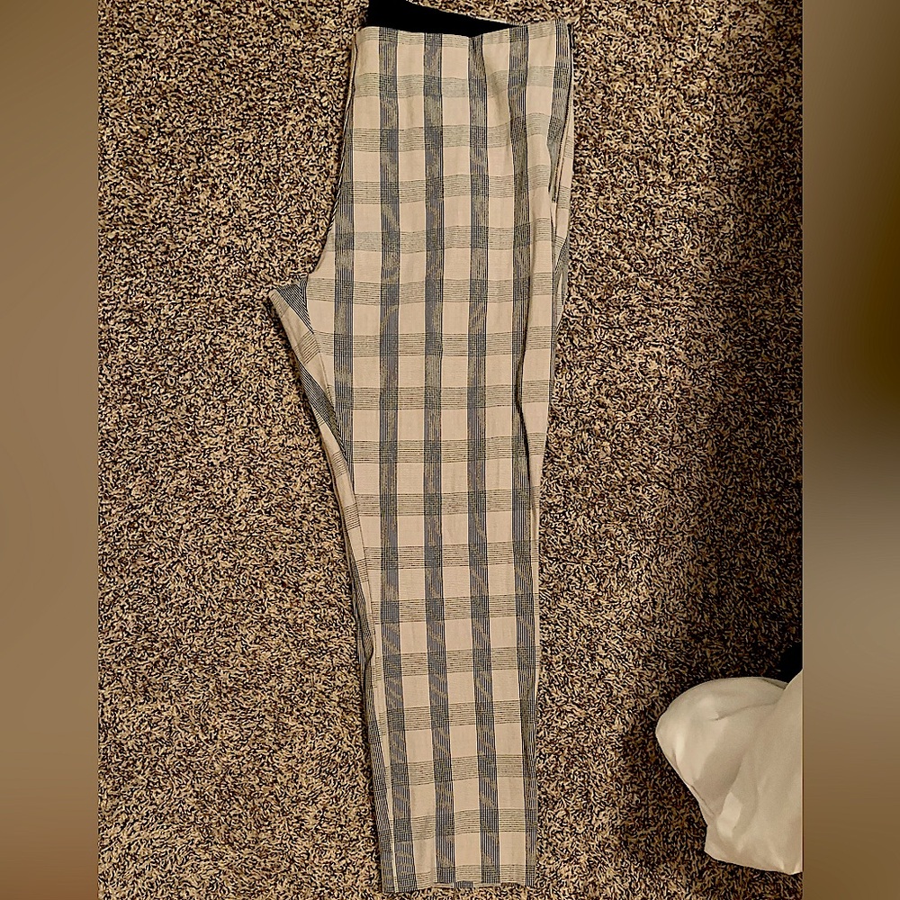 A New Day woman’s ankle pant